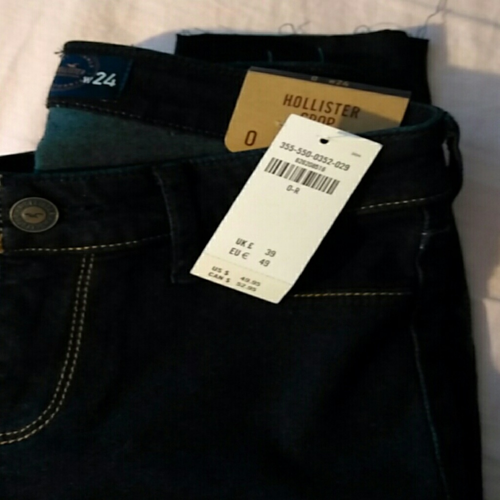 New Hollister dark wash cropped jean size 0